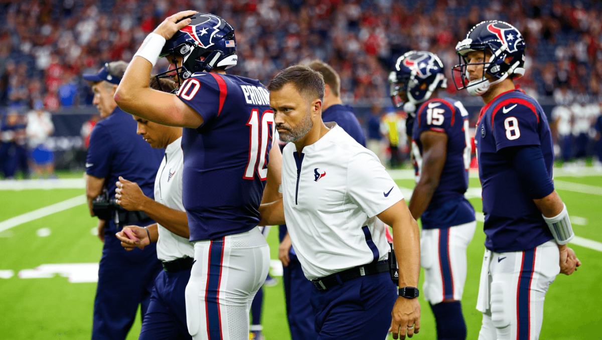 Texans QB depth chart: Davis Mills steps in with C.J. Stroud being evaluated for concussion image