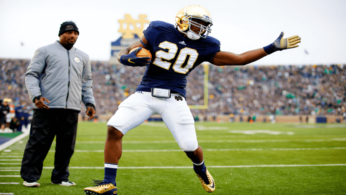 Notre Dame running back Jeremiyah Love (4) runs with the ball on his way to score a touchdown in the first half of a NCAA football game against Syracuse at Notre Dame Stadium on Saturday, Nov. 22, 2025, in South Bend.