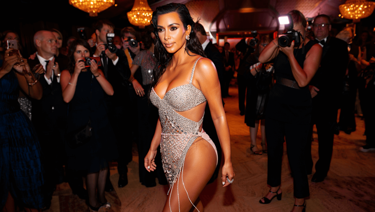Kim Kardashian channels âDie Another Dayâ-era Halle Berry at Kris Jennerâs Bond-themed birthday party