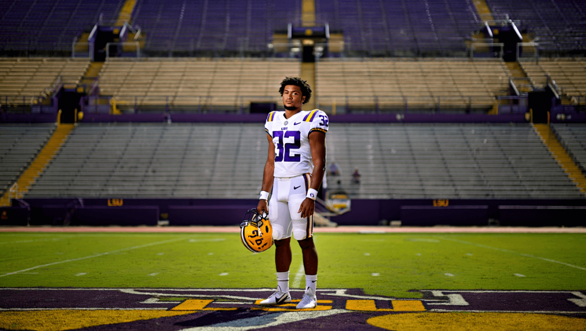 Baylor Bears running back Caden Knighten (22) against the Arizona Wildcats at Casino Del Sol Stadium.
