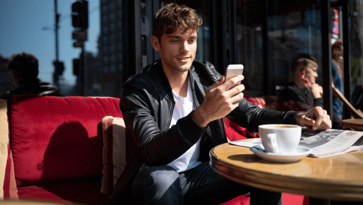 
		Taylor Swift’s brother, Austin, looking for love on celeb dating app Raya: sources	