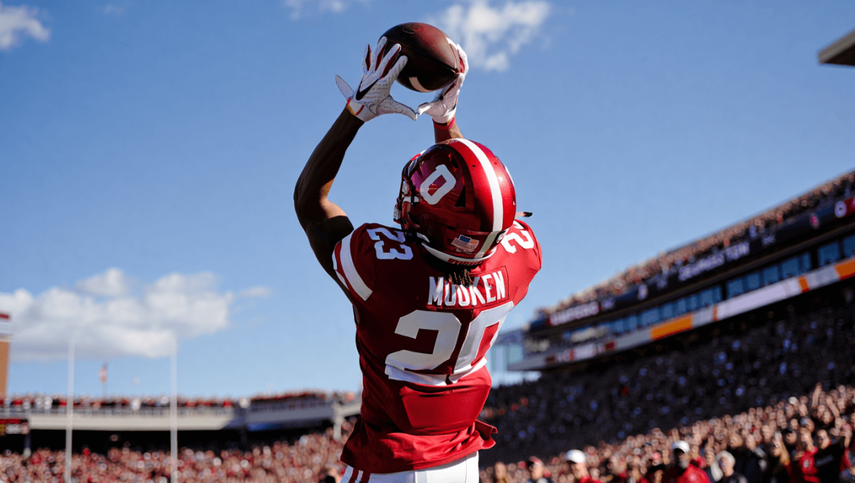 College football bowl schedule: Dates, times, TV channels, live streams to watch every FBS bowl game in 2025-26 image