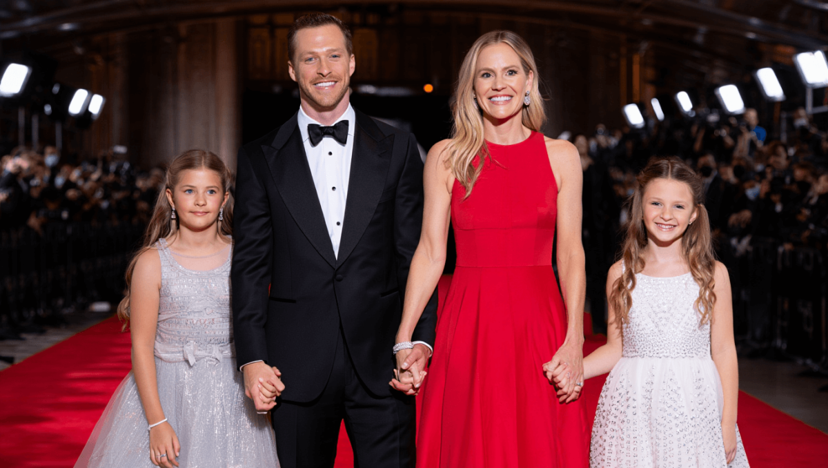 Newly engaged TJ Holmes and Amy Robach make rare red carpet appearance with daughters at Jingle Ball 2025