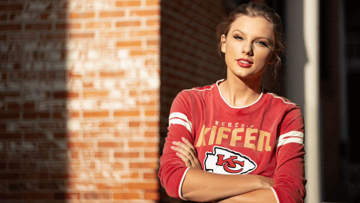 Taylor Swift’s retro-cool Kansas City Chiefs tee is finally back in stock