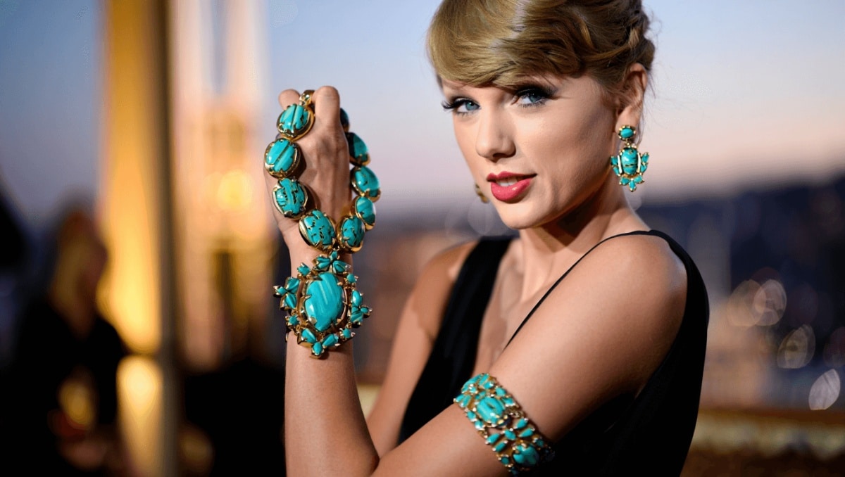 Taylor Swift’s Kendra Scott jewelry is 40% off, along with more star-worn styles — but not for long