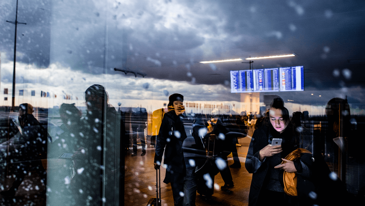 Airlines issue travel waivers ahead of major winter storm, expected travel woes