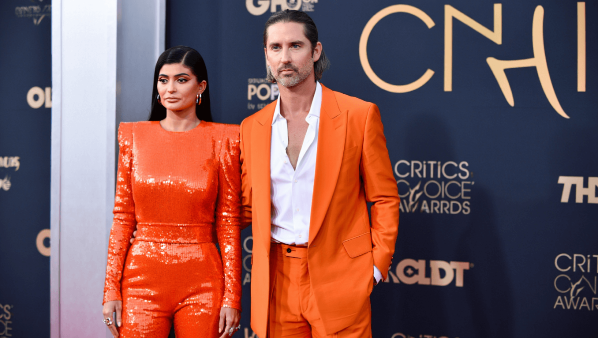 
		‘Hacks’ stars parody TimothÃ©e Chalamet and Kylie Jenner’s ‘Marty Supreme’ style at Critics Choice Awards 2026	