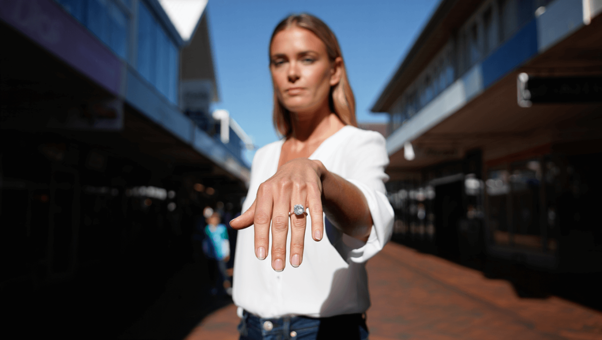 
		Kate Gosselin addresses marriage speculation after rocking diamond ring on her left hand	