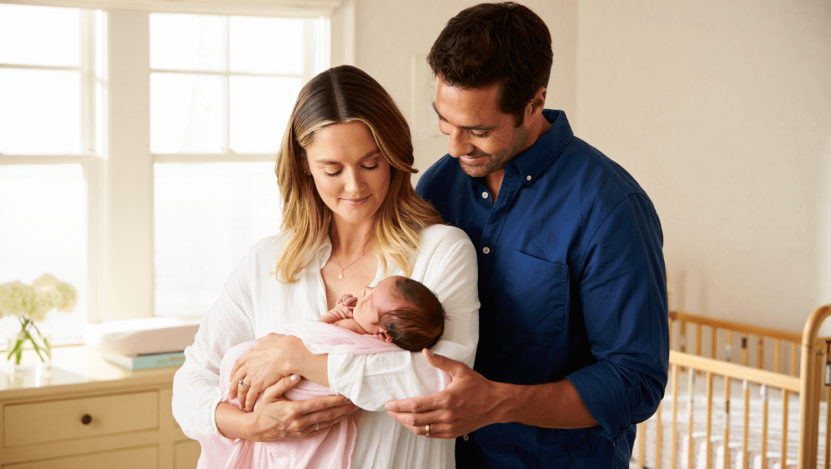 
		‘The Hills’ alum Lo Bosworth gives birth to first baby with husband Dom Natale	