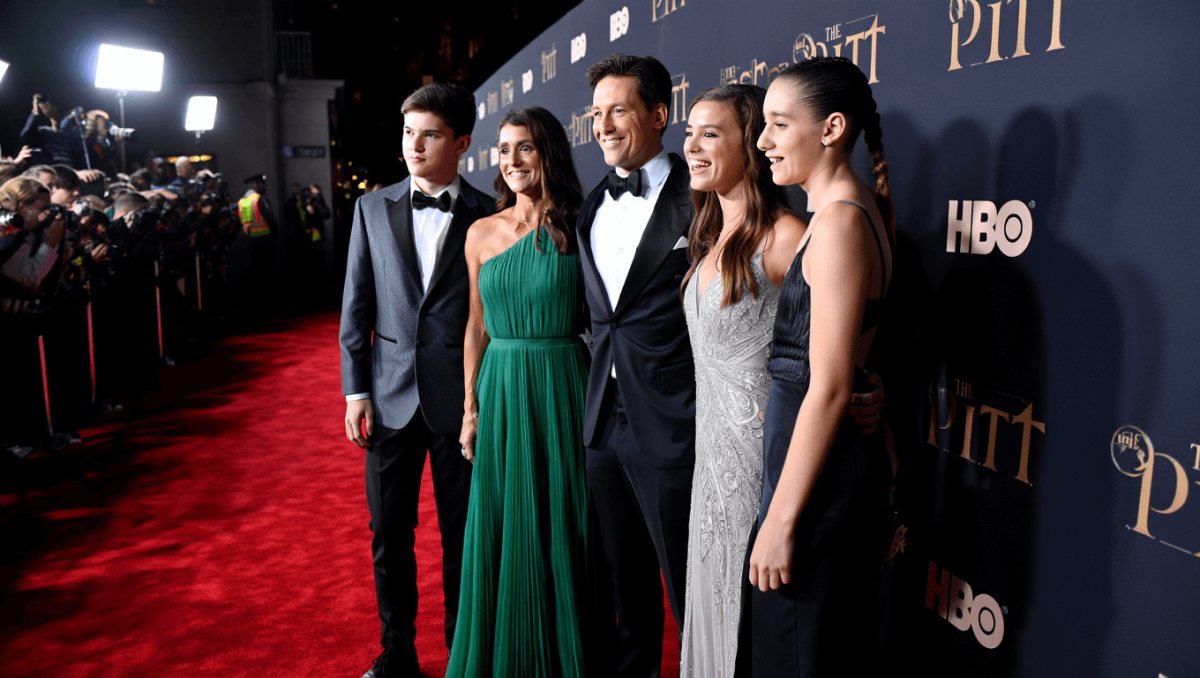 
		‘The Pitt’ star Noah Wyle makes super rare red carpet appearance with wife, kids at Season 2 premiere	