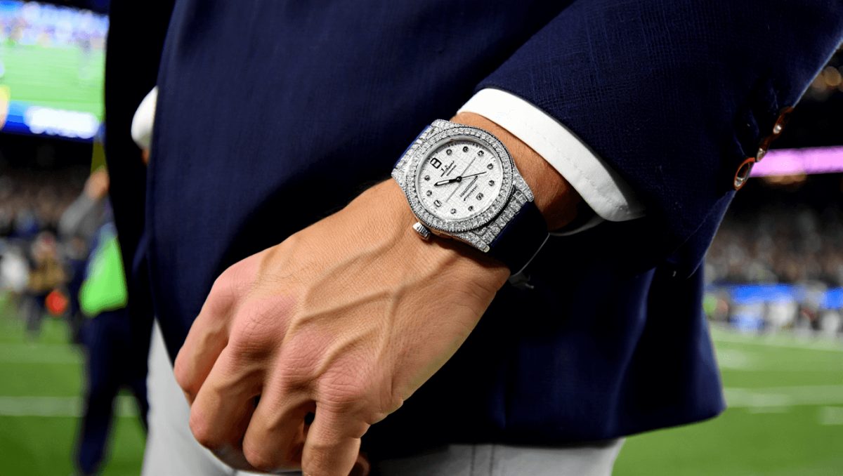 Tom Brady dons diamond watch worth more than a quarter-million dollars for Seahawks vs. Rams championship game