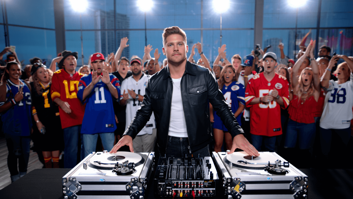 
		Travis Kelce hits DJ booth with Taylor Swift tunes during surprise ‘Tight Ends & Friends’ appearance	