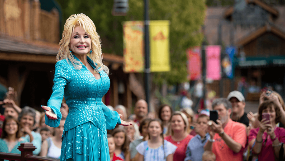 Dolly Parton gives health update in first major public appearance since revealing medical concerns