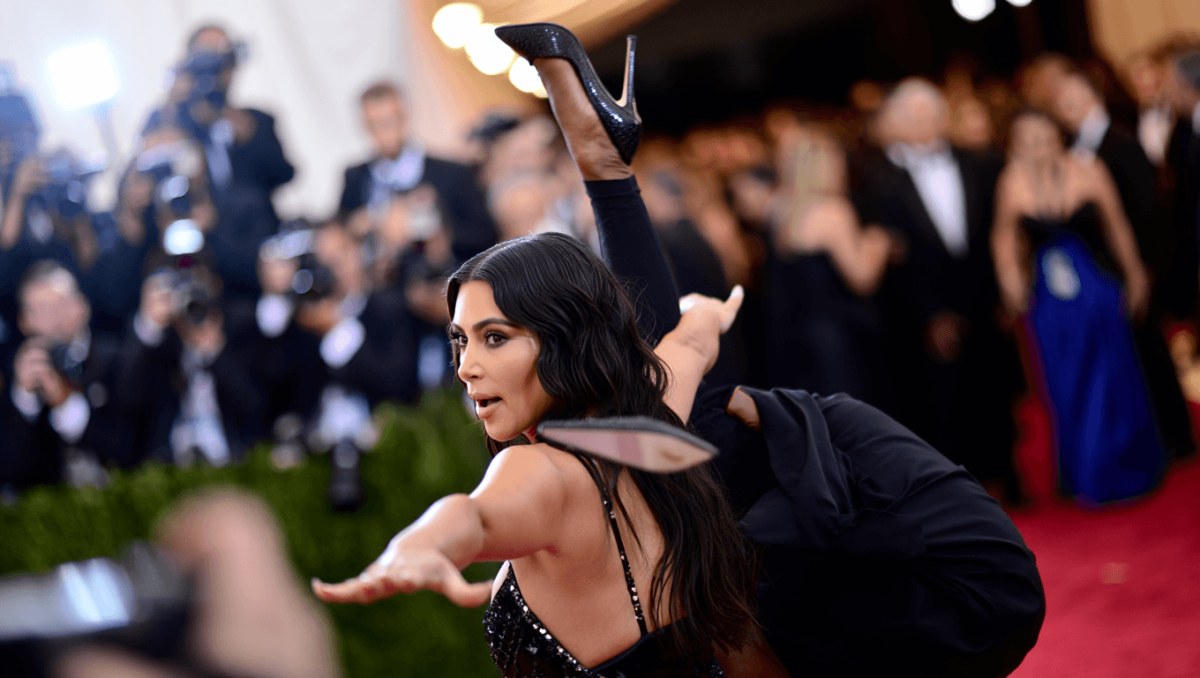 
		Kim Kardashian takes a tumble in 8-inch heels while walking into Vanity Fair Oscars Party 2026	