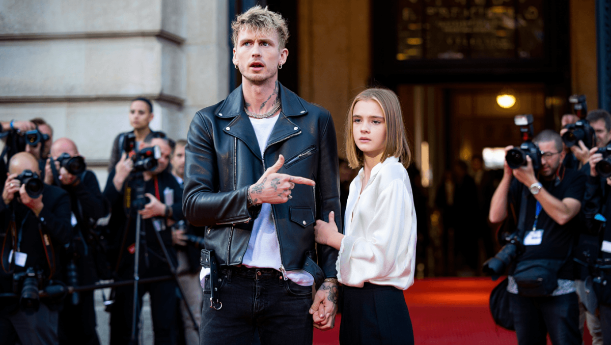 
		MGK reacts to photographers mistaking daughter Casie, 16, for Megan Fox	