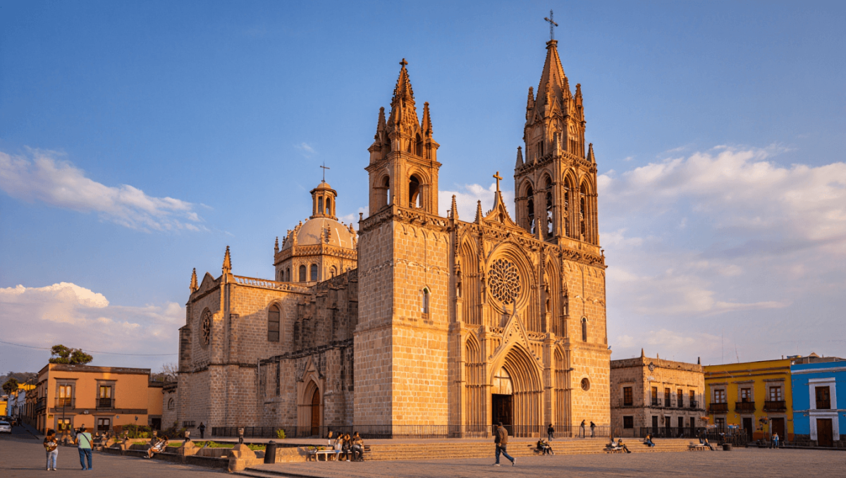 This Secret Colonial City In Mexico Has Cheap Prices & Beautiful Buildings