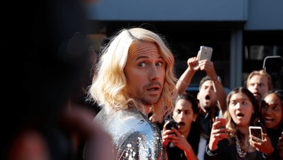 
		Iconic ‘90s TV megastar unrecognizable as he steps into character in sequin skirt and blond wig for new role	