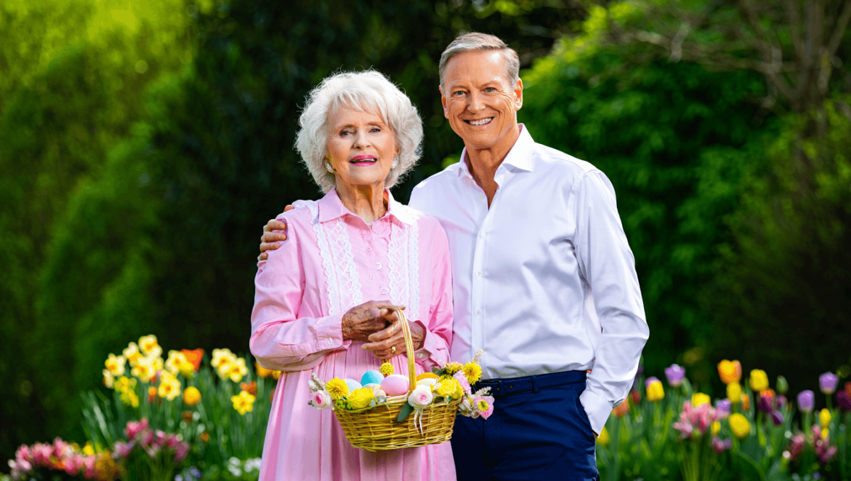 
		â€˜I Dream of Jeannieâ€™ star Barbara Eden turns heads at 94 in new photo with husband	