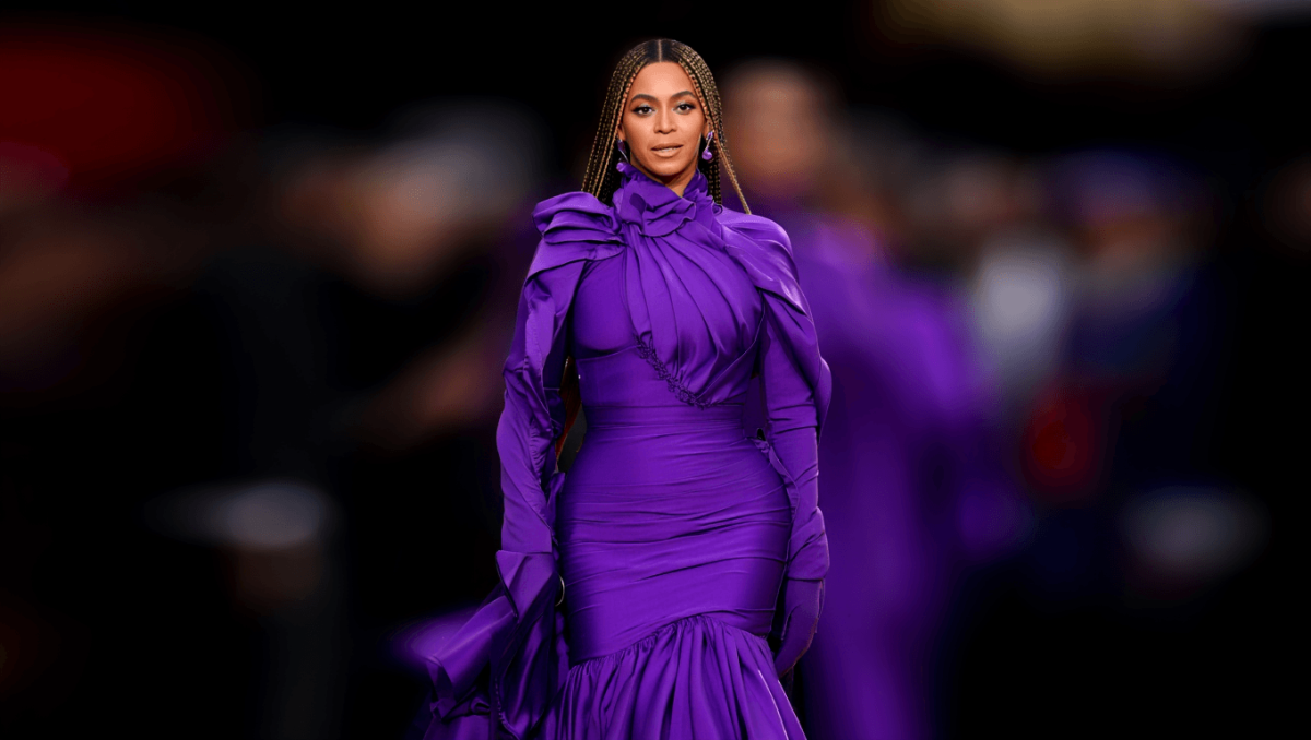 
		BeyoncÃ© celebrates 10 years of âLemonadeâ with a new twist on her iconic ruffled âHold Upâ gown	