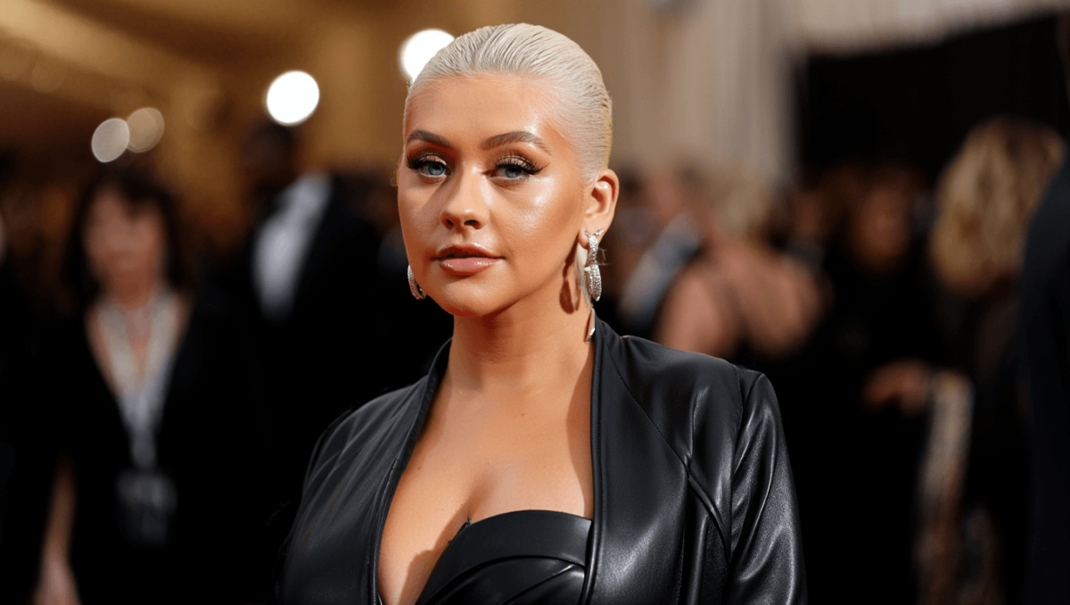 
		Â Christina Aguilera shows offÂ new lookÂ inÂ skintight black dress at Breakthrough Prize Ceremony	