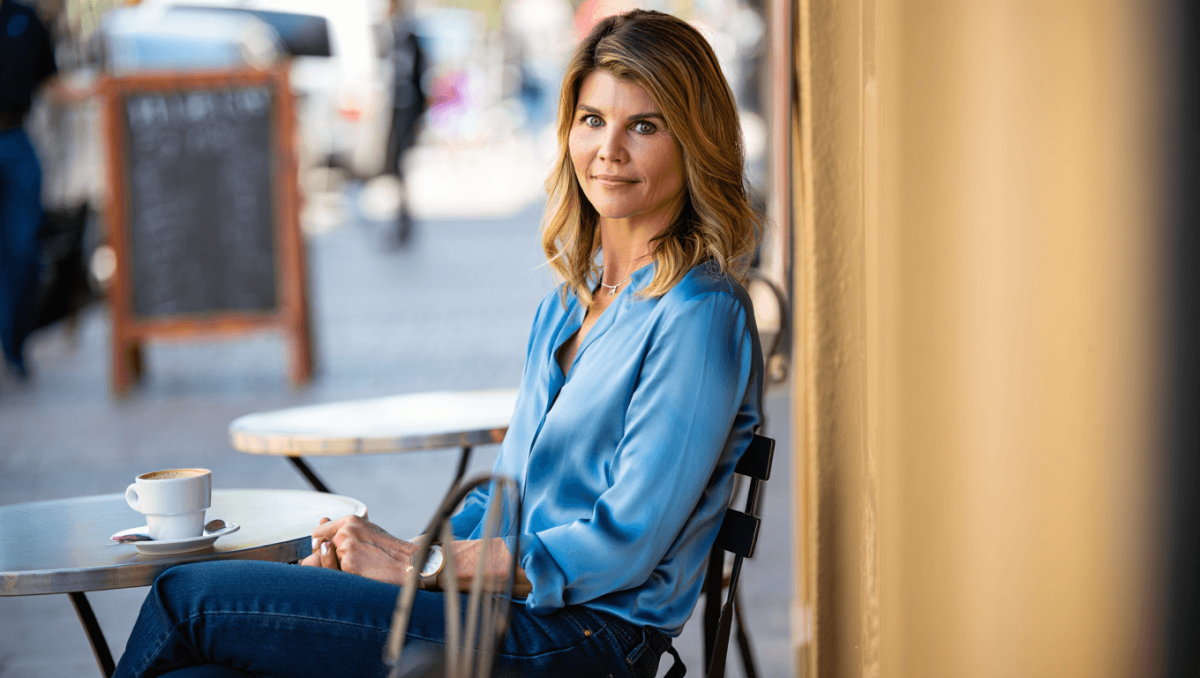 
		Lori Loughlin is ‘dating again,’ ‘having fun’ after Mossimo Giannulli split	