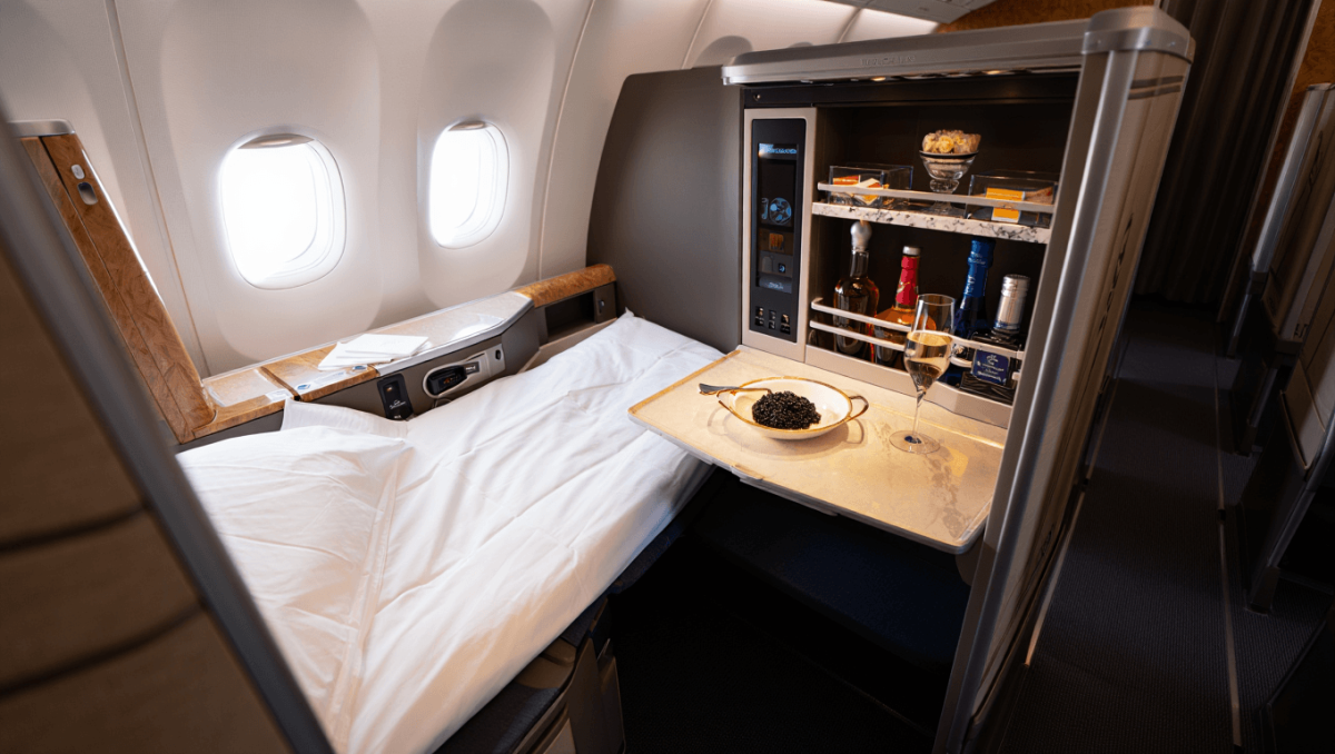 Caviar, lie-flat beds and a cool snack bar: 17 hours in United's swanky new Polaris suites