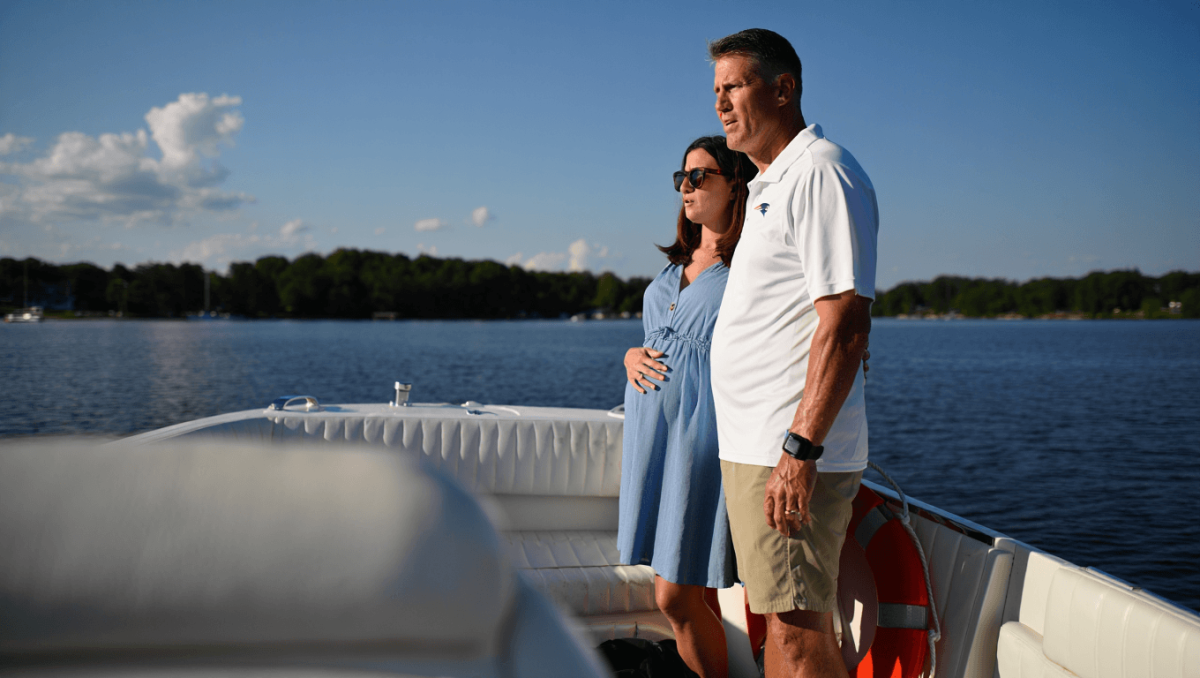 
		Mike Vrabel and pregnant Dianna Russini were ‘cautious about photos being taken’ while renting a private boat together	