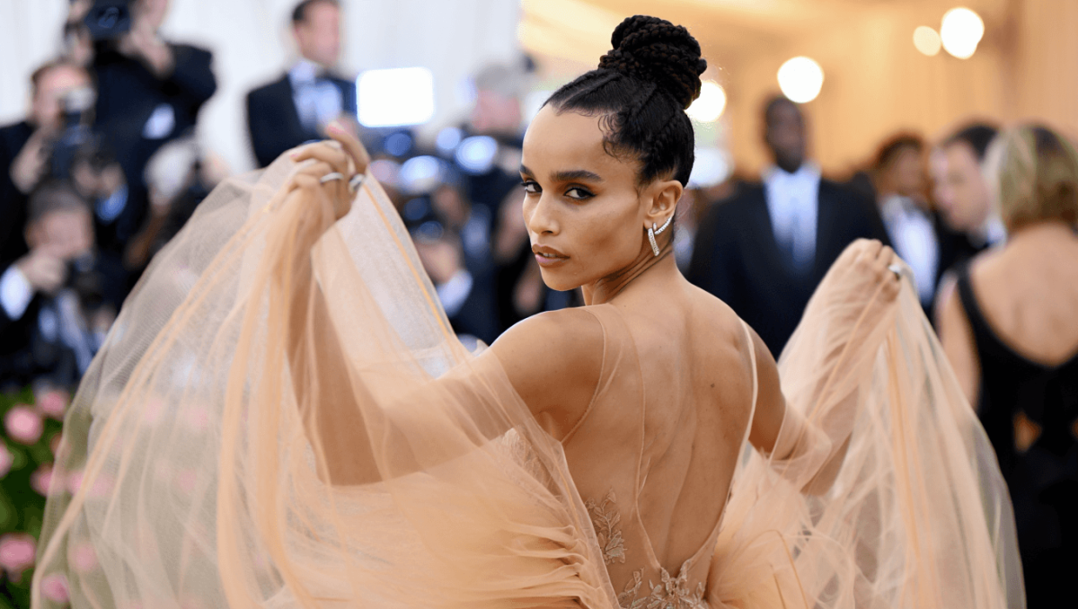 
		ZoÃ« Kravitz hides her massive engagement ring on Met Gala 2026 red carpet	