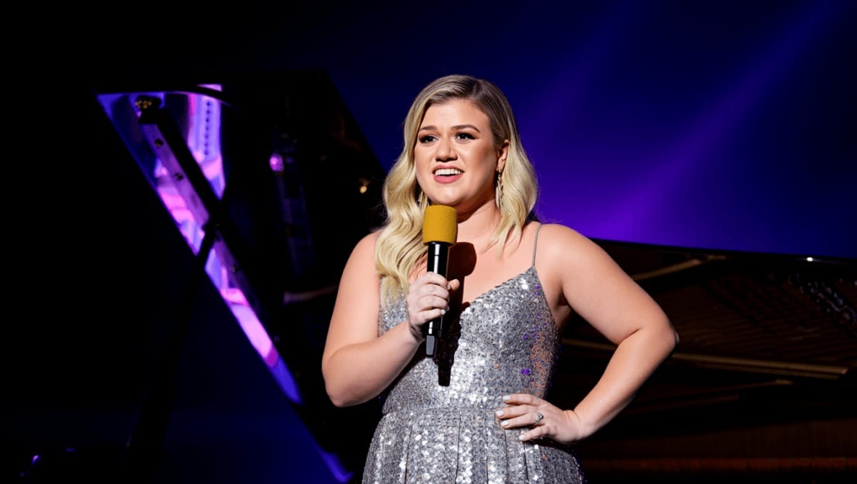 
		Kelly Clarkson shares major career update ahead of talk show departure	