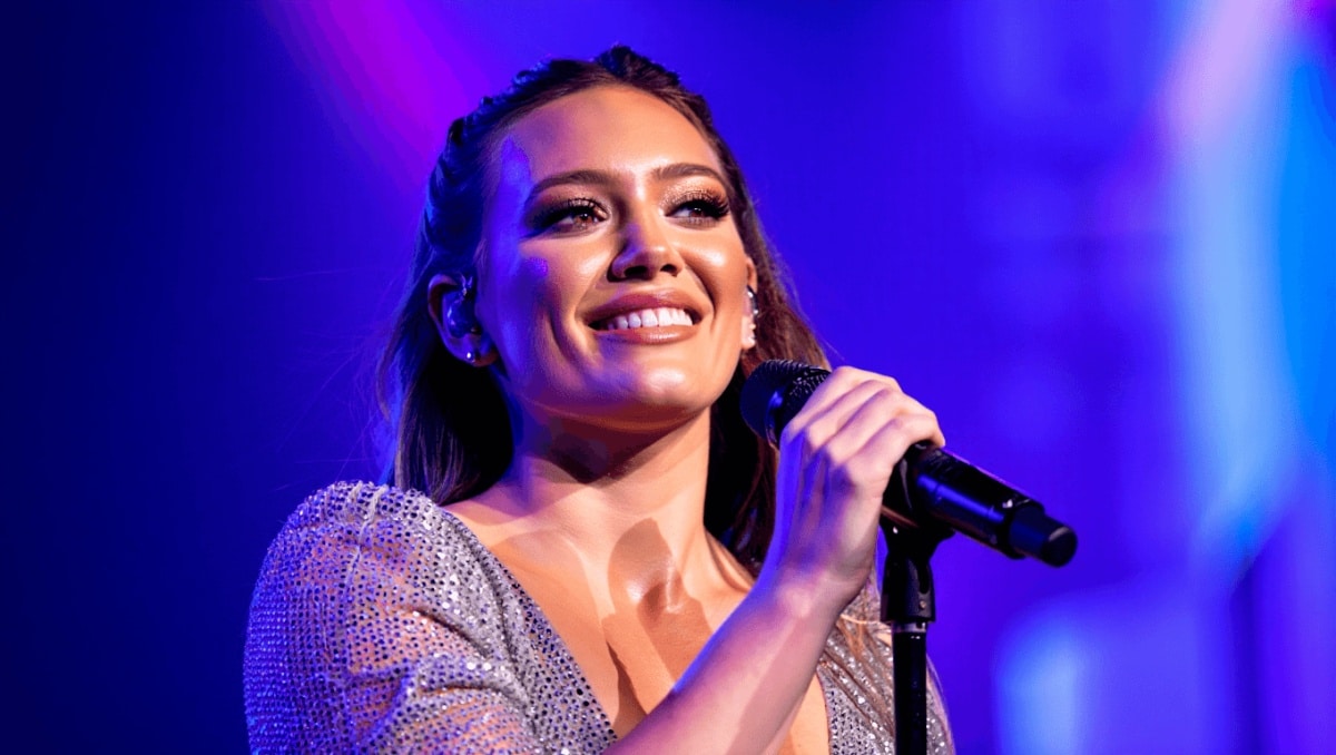 Hilary Duff gets her ‘Lucky Me’ tour glow from this body makeup that ‘photographs beautifully’