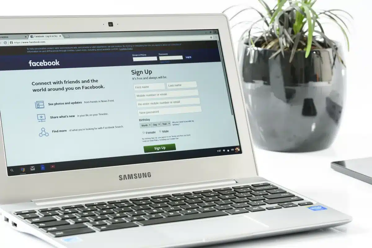 Computer screen showing a secure account login portal for accessing card rewards
