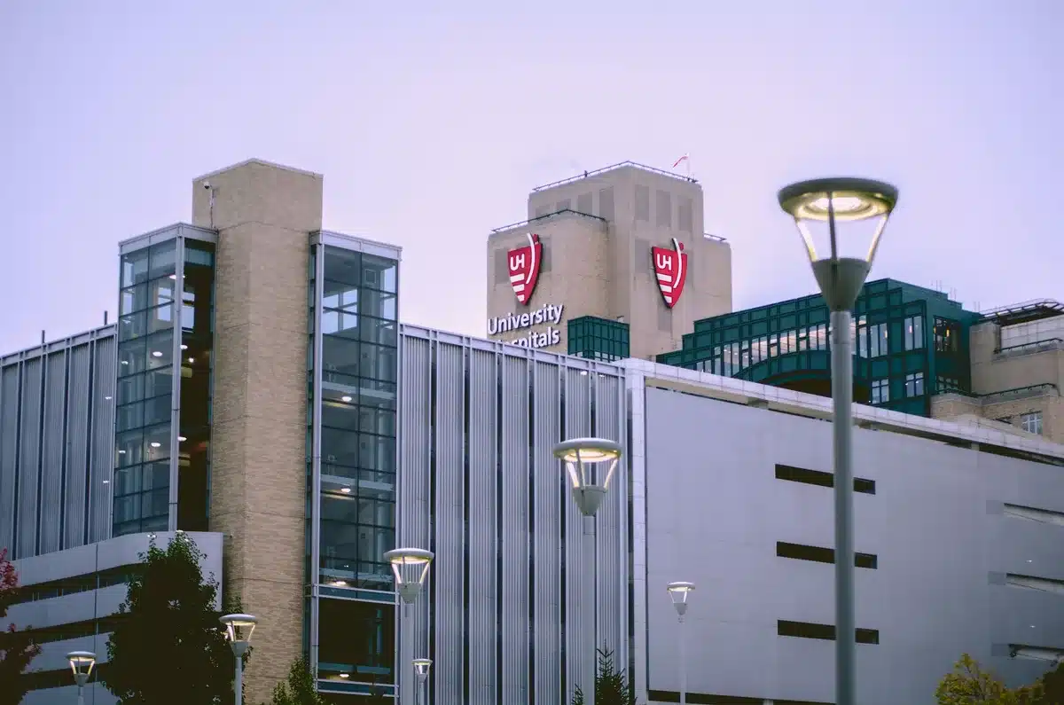 Modern hospital building exterior with medical center signage