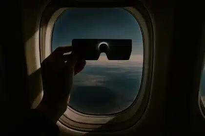 eclipse from a plane for $3: the best view on Earth