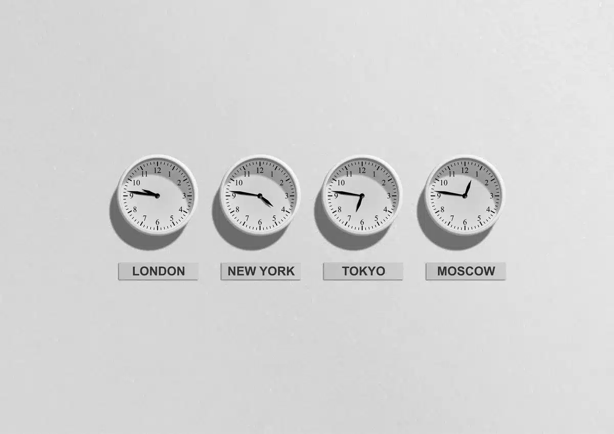 Chart or visualization comparing door-to-door times and costs across transport modes