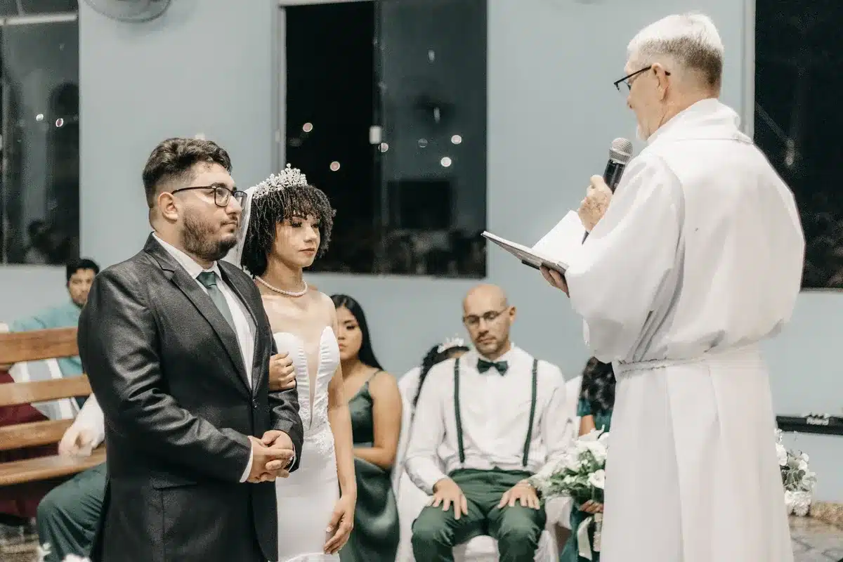 Pareja en su boda, un momento de alegría después de la pérdida