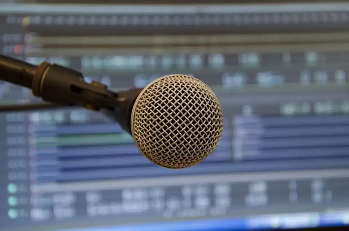 Microphone and studio lights ready for a one-on-one interview