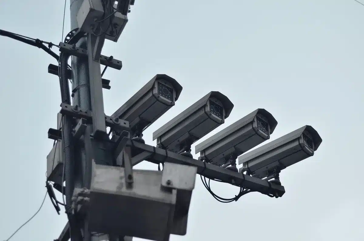 Capture d'écran d'un fil corrigeant une donnée erronée avec sources