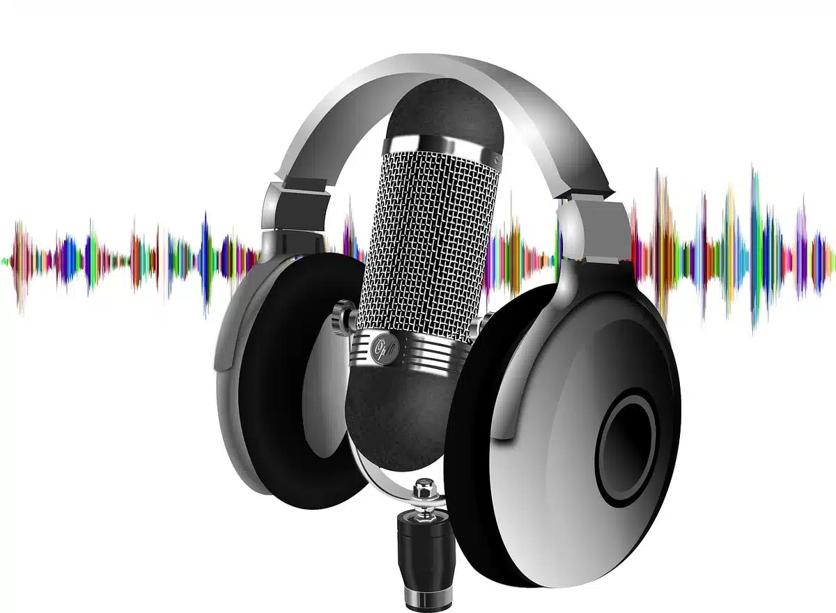 Close-up of a podcast microphone and headphones on a table