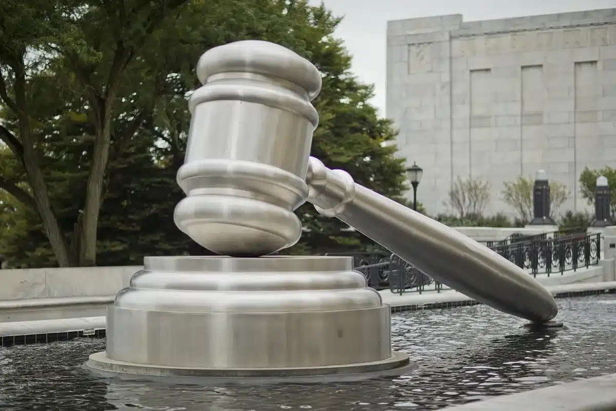 Exterior of Los Angeles courthouse steps where divorce was finalized
